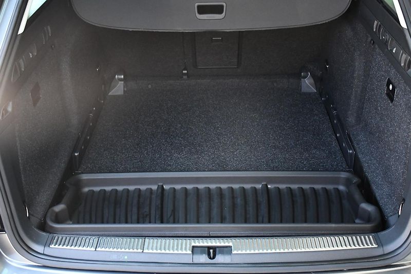 Škoda Superb 2.0TDi 147kW STYLE  NTOP TAŽNÉ - fotka 39 z 45
