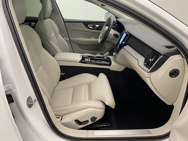 Volvo V60 T6 RECHARGE BRIGHT ULTIMATE - fotka 24 z 57