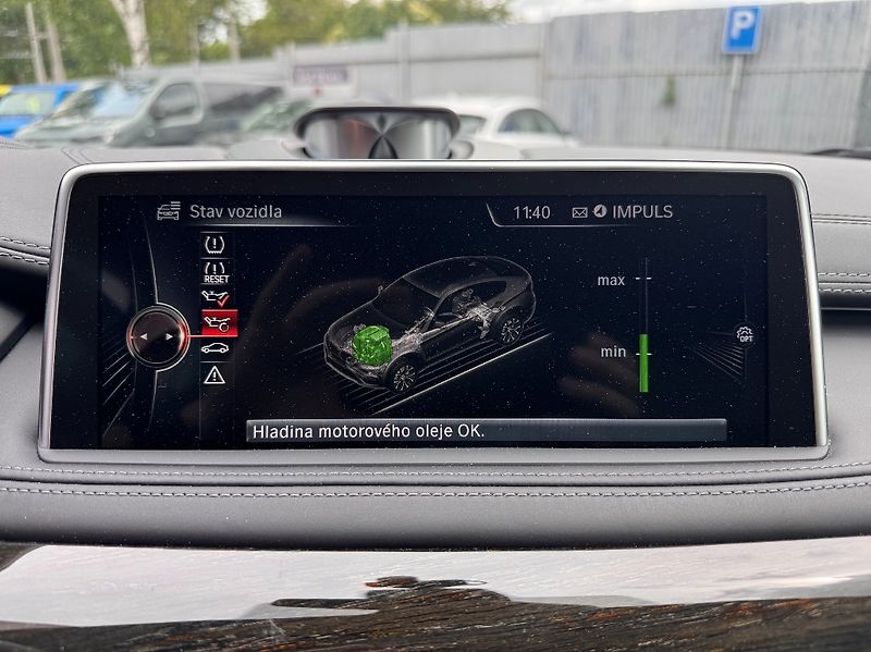 BMW X6 (2014) 4.4 V8 (449k) xDrive50i - fotka 27 z 51