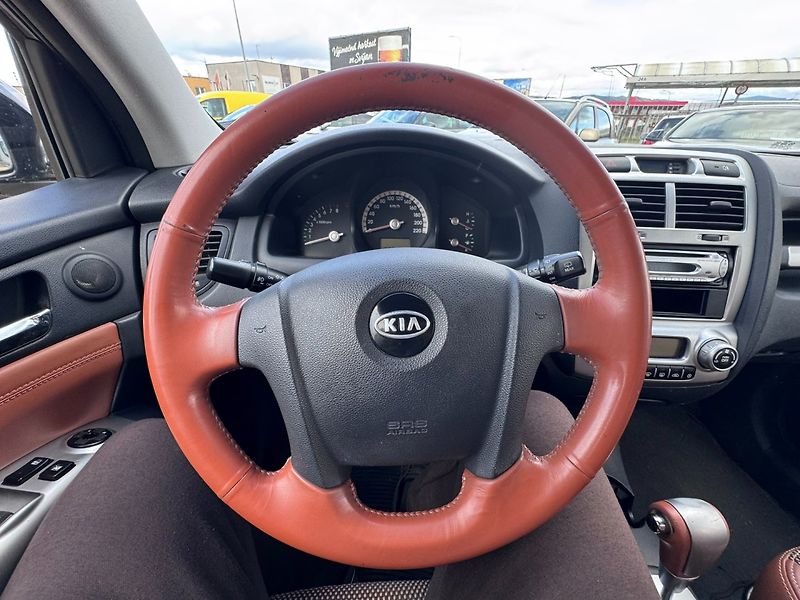Kia Sportage (2004) 2,7i V6 129 KW AUTOMAT 4X4 - fotka 23 z 45