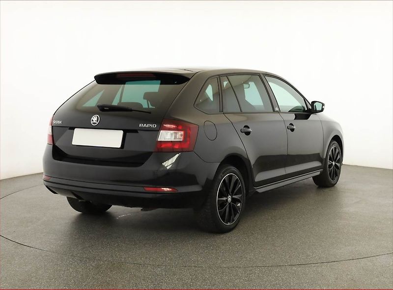 Škoda Rapid (2017) Spaceback 1.0 TSI, Xenony - fotka 5 z 16