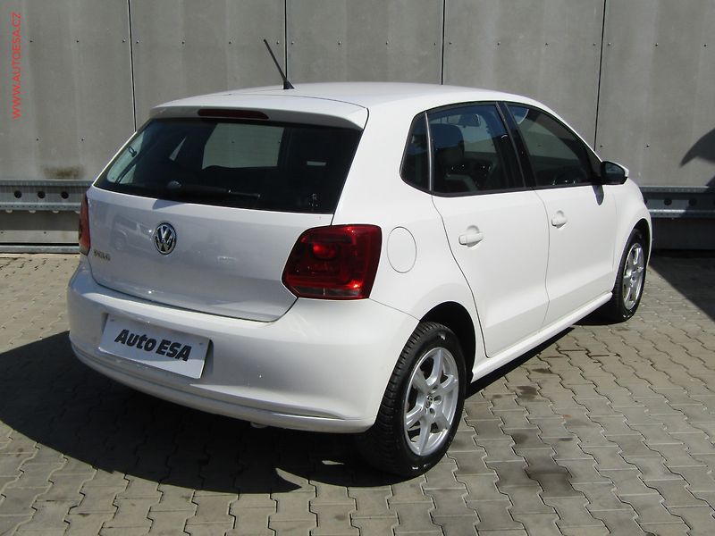 Volkswagen Polo (2014) 1.2 i, Comfortline - fotka 4 z 17