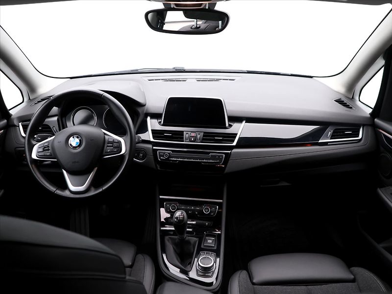 BMW Řada 2 1.5 218i GRAN TOURER - fotka 23 z 30