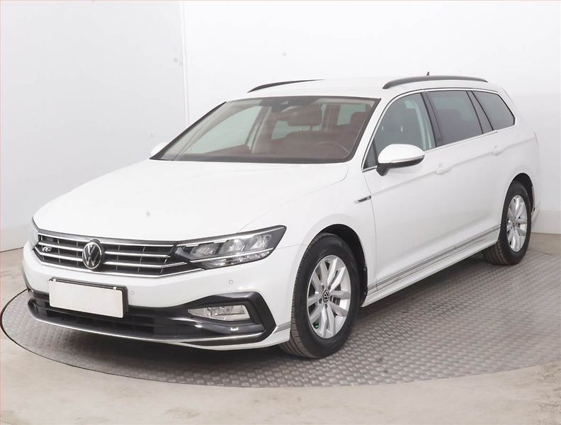 Volkswagen Passat (2021) Business 1.5 TSI, Serv.kniha - fotka 2 z 17