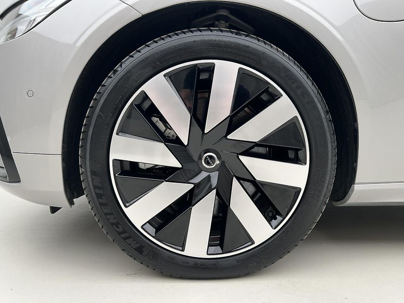 Volvo V90 T6 AWD RECHARGE PLUS REZERVACE - fotka 14 z 45