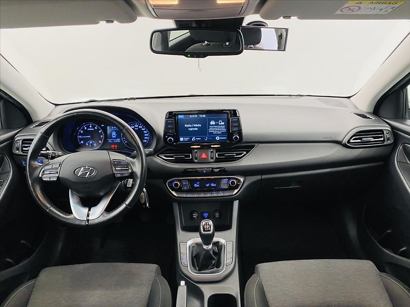 Hyundai i30 1,5 T-GDi 117kW Smart - fotka 9 z 25