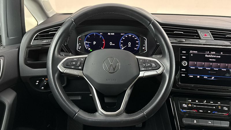 Volkswagen Touran 2.0 TDI DSG Highline - fotka 9 z 26