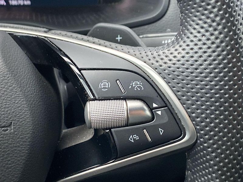Škoda Karoq (2024) 2.0 TDI 4x4 DSG Sportline - fotka 28 z 38