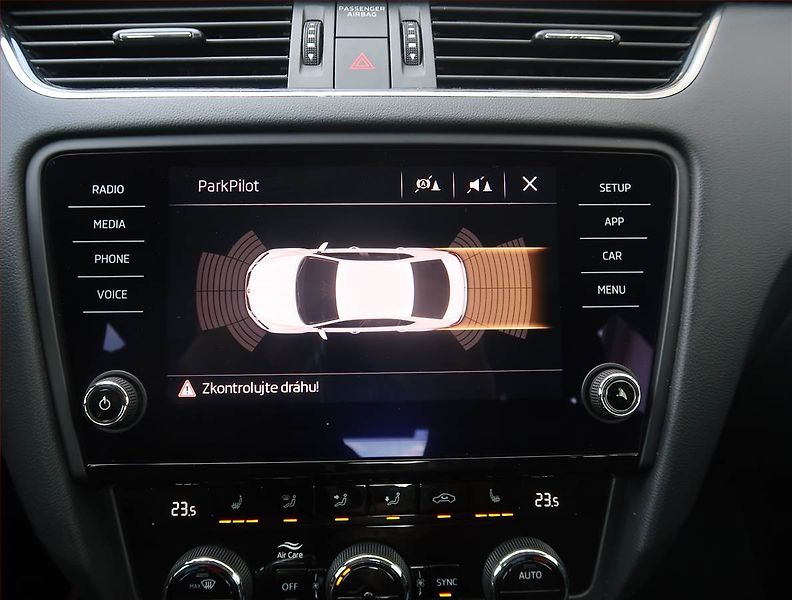 Škoda Octavia (2019) Style 1.6 TDI, ČR,1.maj - fotka 14 z 17