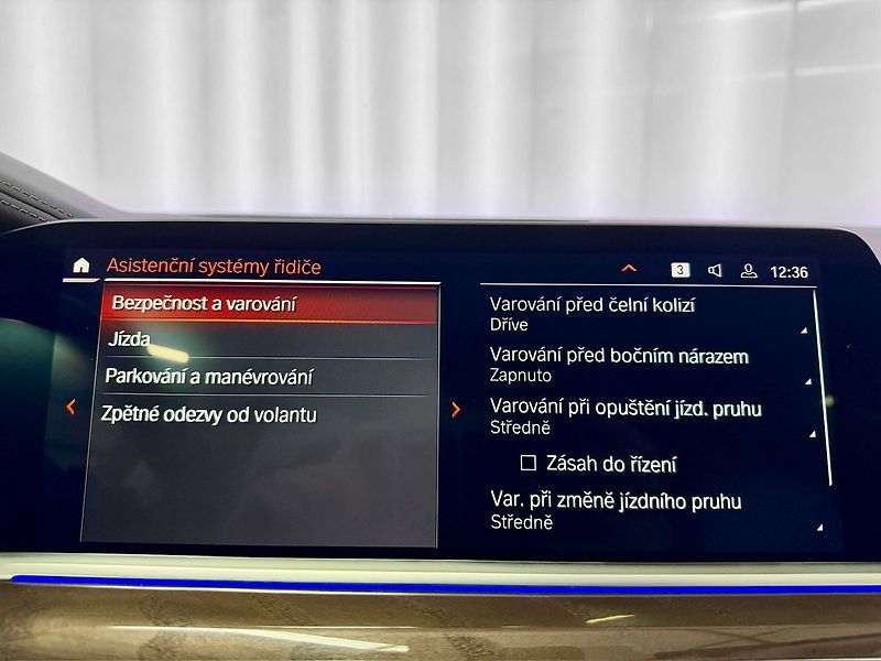 BMW X5 M50i xDrive, LASER, MASÁŽE, HE - fotka 19 z 34