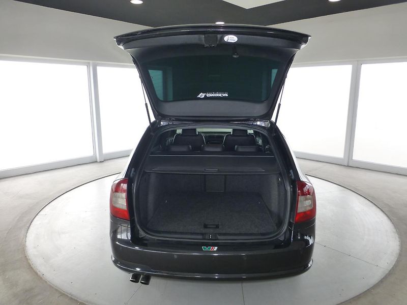 Škoda Octavia (2012) 2,0TDI-125KW*ALU*VYHŘ.SED***RS - fotka 24 z 25