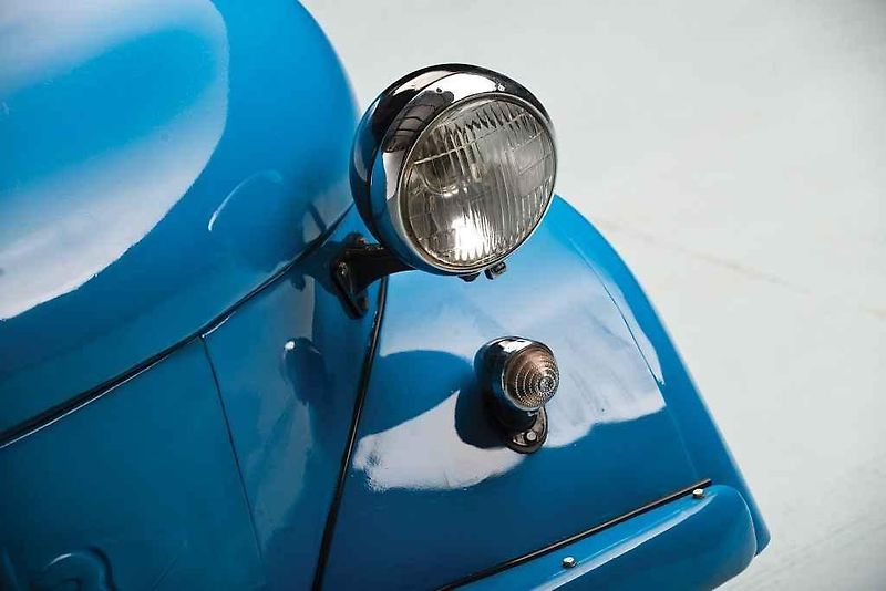 SMZ S-3A poháněl slabý dvoutaktní motor z motocyklu.
