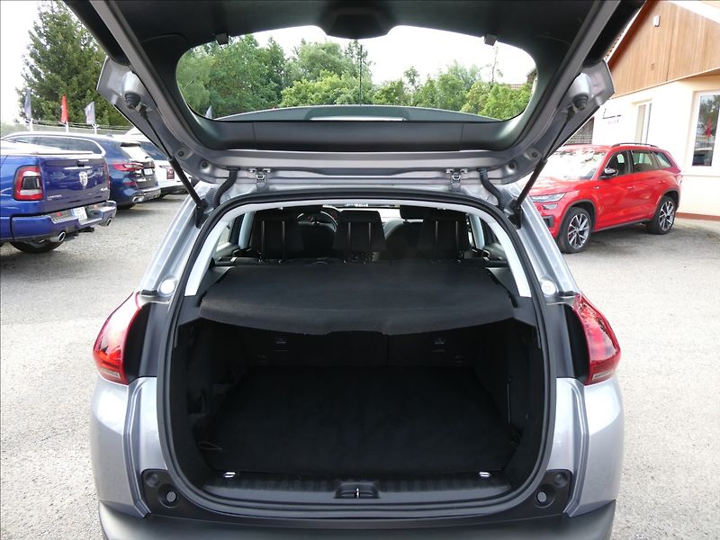Peugeot 2008 1,2 1.2 81kW NAVI,závěs,servis - fotka 17 z 46