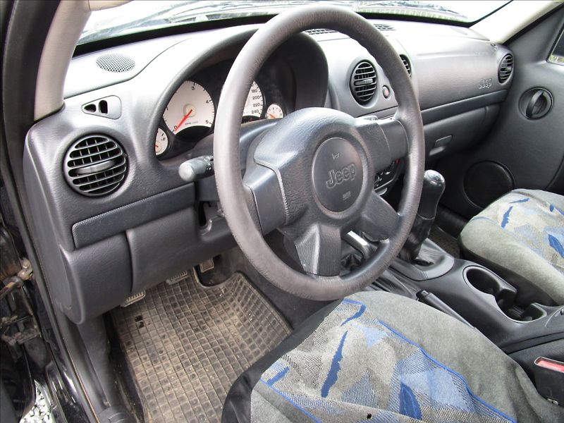 Jeep Cherokee 2.5CRD 4x4, Sport, Klima - fotka 11 z 39
