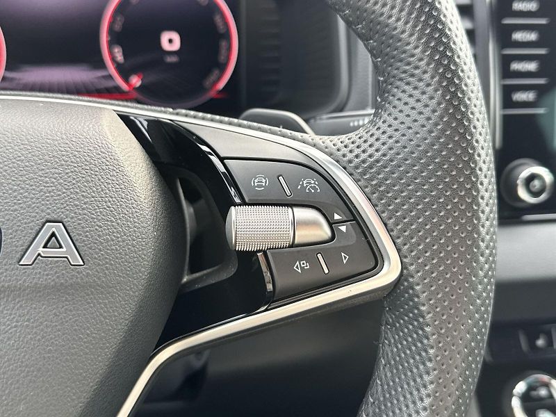 Škoda Karoq (2025) 2.0 TDI 4x4 DSG Sportline - fotka 15 z 36