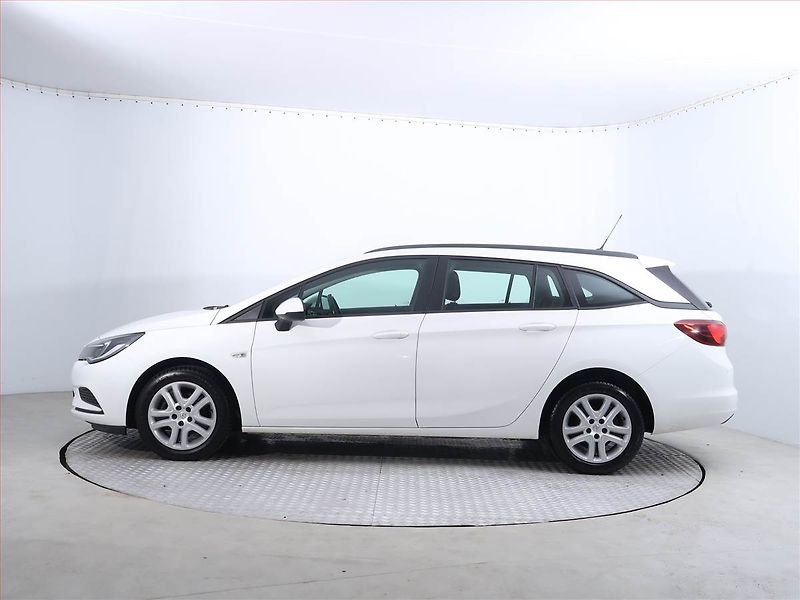 Opel Astra (2019) 1.4 T, Tempomat, Park. senzory - fotka 3 z 18