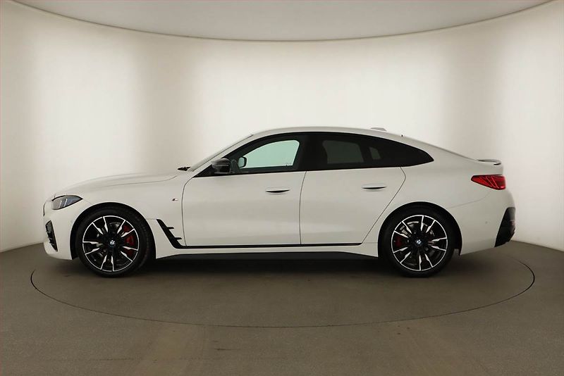 BMW Řada 4 (2025) M440i xDrive, Sport Line - fotka 3 z 25
