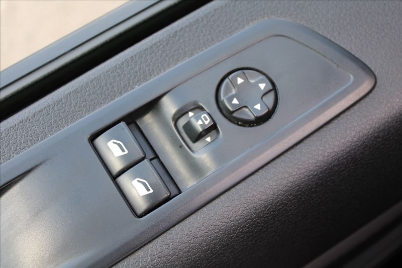 Citroën Jumpy 2,0 HDi  ČR,DPH,AT,8MÍST,SHINE - fotka 27 z 51