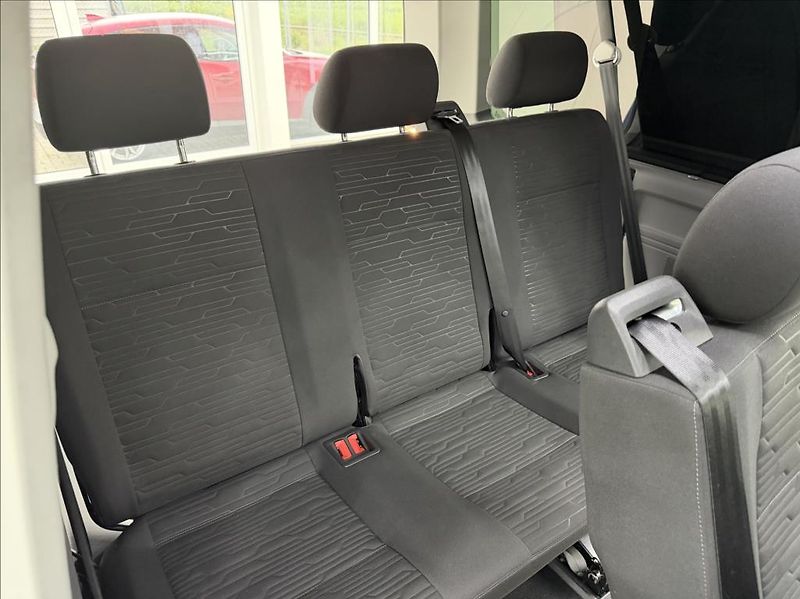 Volkswagen Caravelle 2,0 TDi, LONG,8-míst,DSG,CZ - fotka 31 z 35