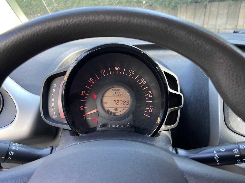 Citroën C1 1.0 VTi 51 kW 1.MAJ SERVISKA - fotka 12 z 13