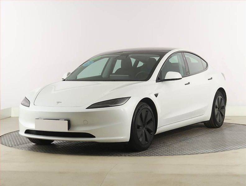 Tesla Model 3 (2023) Standard Range 60kWh, SoH 95% - fotka 2 z 31