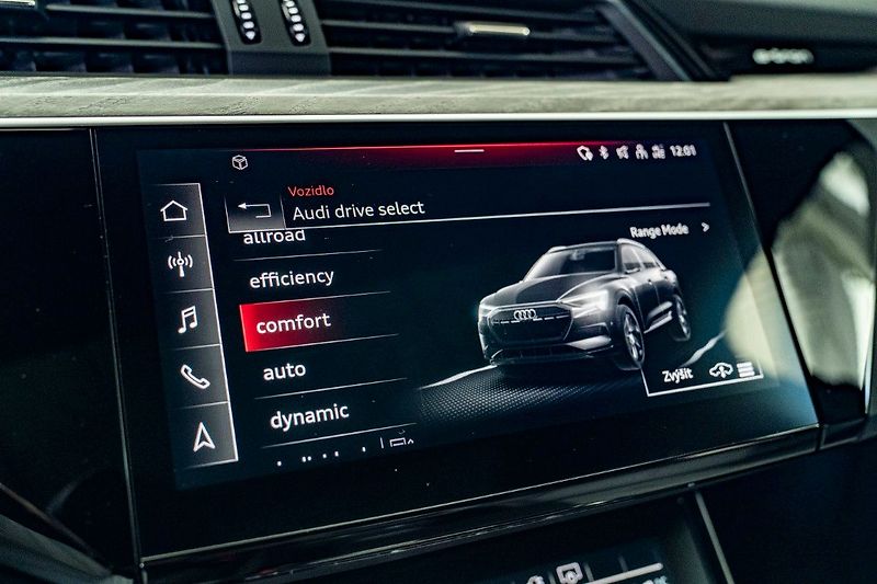 Audi e-tron 55 300kW Pano ACC 360 Tažné - fotka 30 z 42