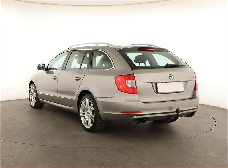 Škoda Superb (2011) Elegance 3.6 FSI V6, 4X4 - fotka 4 z 19
