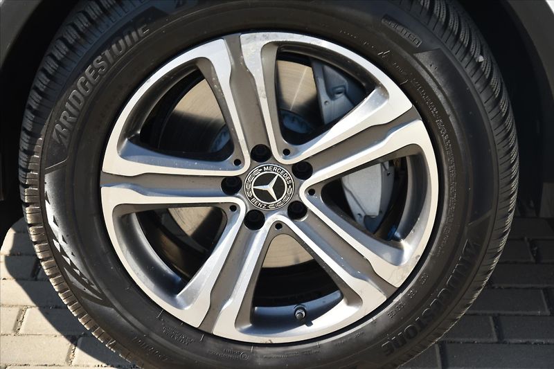 Mercedes-Benz GLC 250 155kW 4MATIC LED DPH ČR - fotka 9 z 27