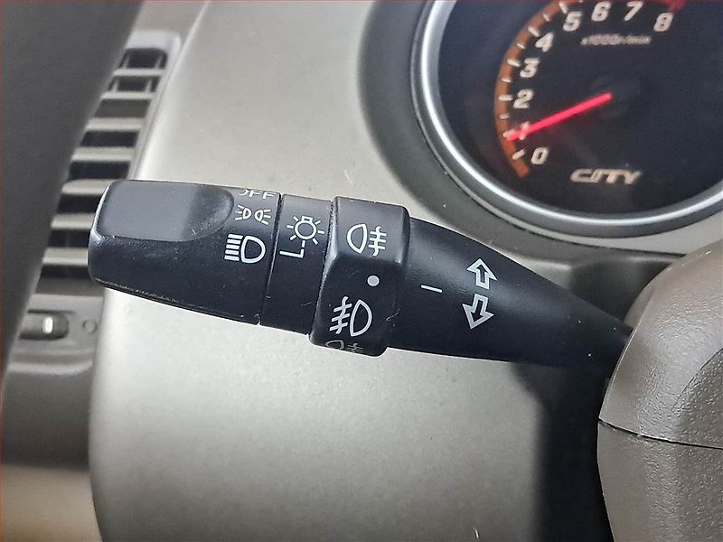 Honda City (2007) 1.4 i, nová STK, zamluveno - fotka 15 z 18