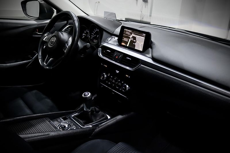 Mazda 6 Wagon 2.0 Skyactiv 121 kW - fotka 13 z 34