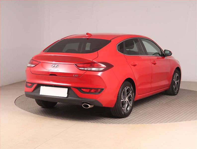 Hyundai i30 (2022) 1.0 T-GDI, ČR,1.maj - fotka 5 z 15