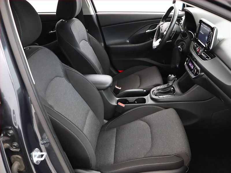 Hyundai i30 (2023) Smart 1.0 T-GDI - fotka 7 z 16