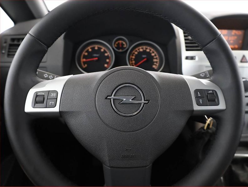 Opel Zafira (2009) 1.8, 7 míst, Serv.kniha - fotka 17 z 18
