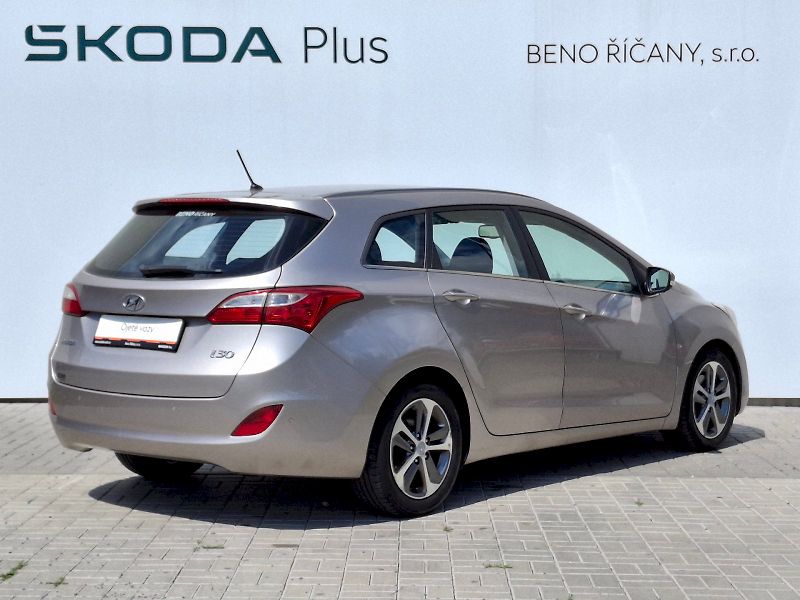 Hyundai i30 (2015) Kombi - fotka 2 z 31