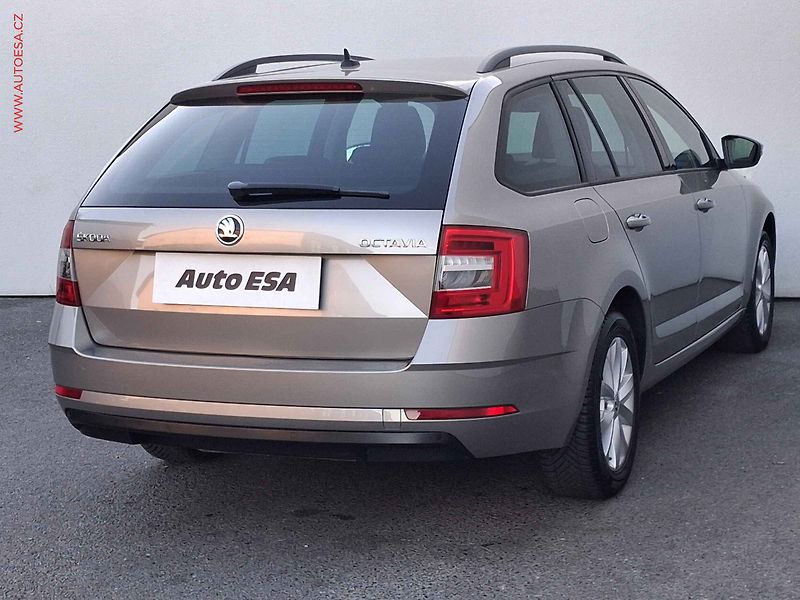 Škoda Octavia (2018) 1.4 TSi, Style, navi, +kola - fotka 4 z 19