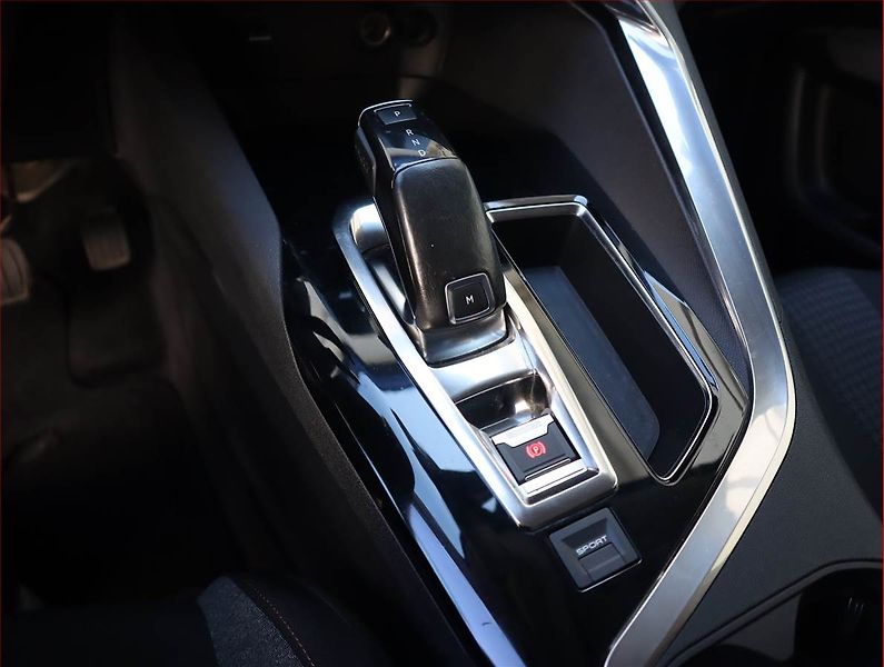 Peugeot 5008 (2020) 1.5 BlueHDi, Automat, 7 míst - fotka 16 z 23