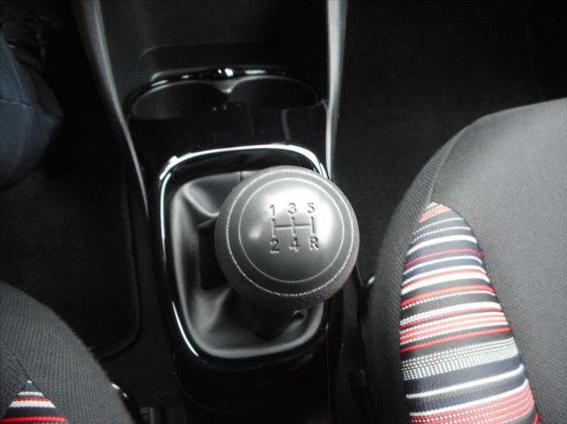 Citroën C1 1,0 VTi - fotka 15 z 23