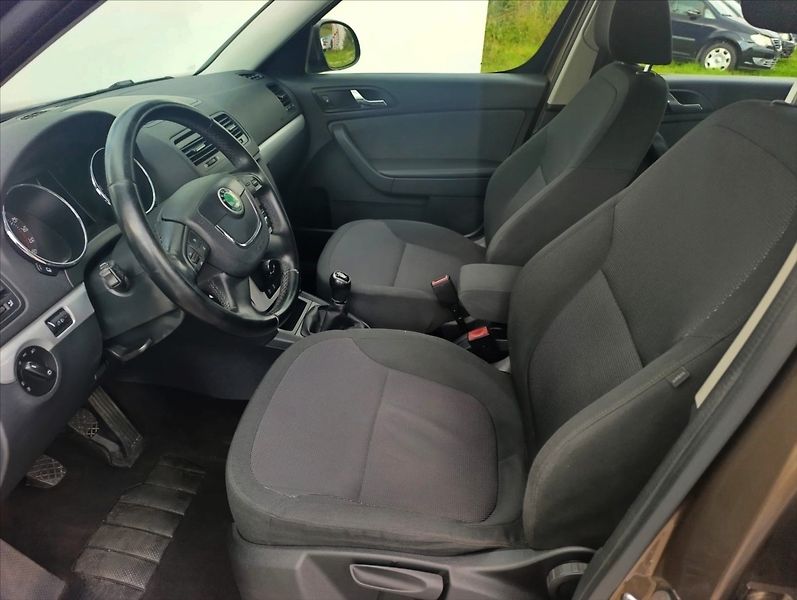 Škoda Yeti 1,6 TDi Navi Klima Tempomat - fotka 14 z 33
