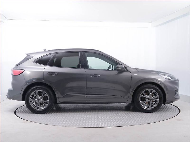 Ford Kuga (2023) ST-Line 1.5 EcoBoost - fotka 6 z 25