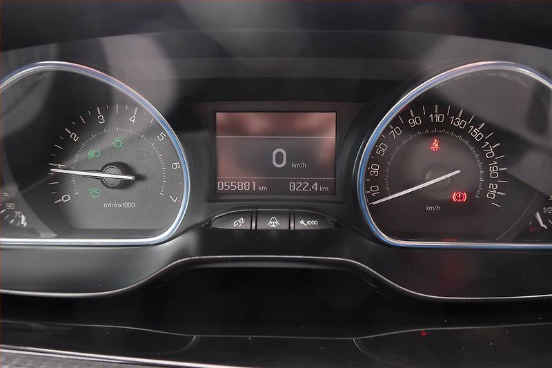 Peugeot 2008 (2018) 1.2 PureTech, Serv.kniha, Kůže - fotka 11 z 17