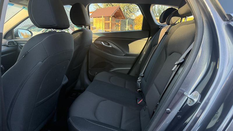 Hyundai i30 (2017) 1.6 CRDI 81KW 144 TISKM VÝBAVA - fotka 12 z 24
