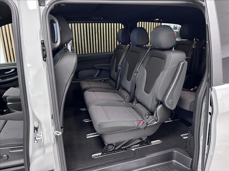 Mercedes-Benz Třídy V V300D 4MATIC STYLE L - fotka 23 z 38