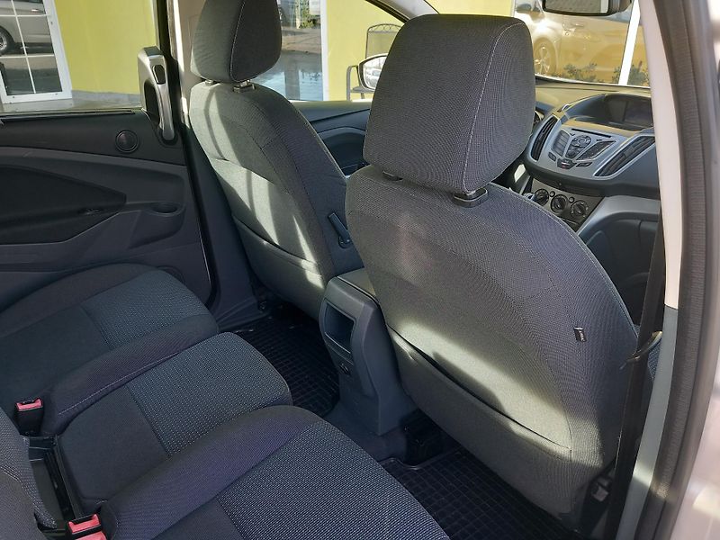 Ford Grand C-MAX (2015) 7 MÍST NAVIGACE POUZE 93t.KM!  - fotka 18 z 40