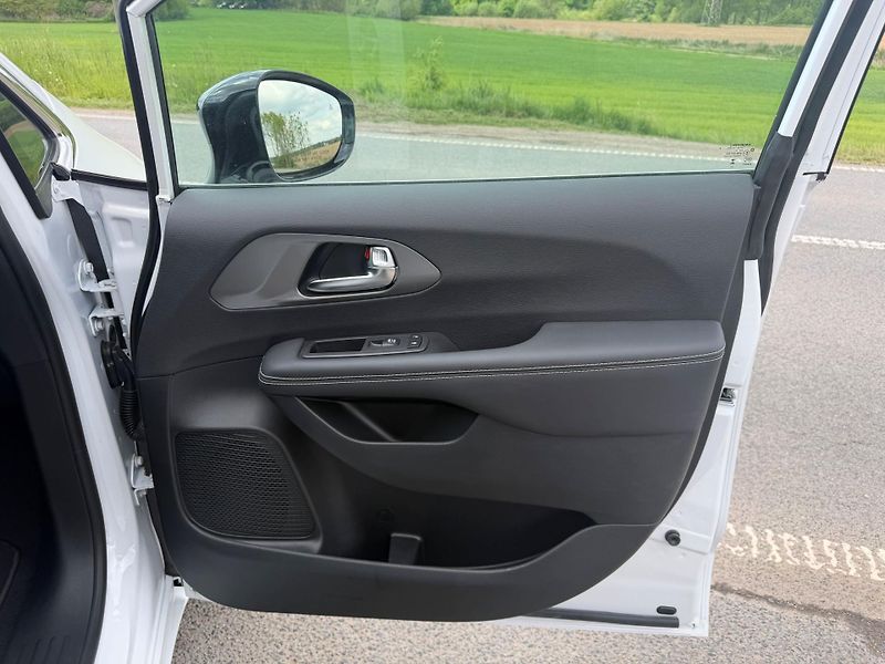 Chrysler Pacifica (2025) Voyager 3,6 RU Radar Nové 2025 - fotka 11 z 20