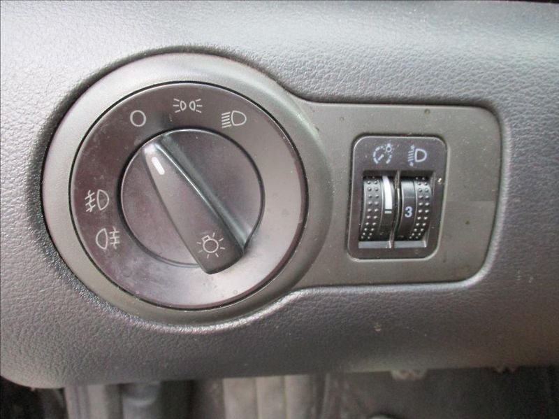 Škoda Octavia 1,6 MPI, digi klima, 1.maj, - fotka 13 z 18