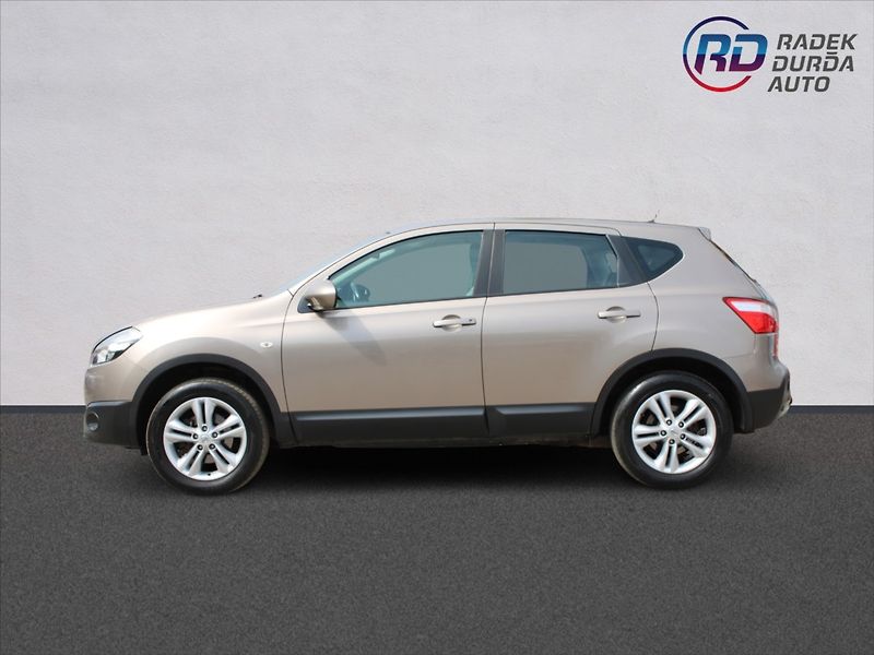 Nissan Qashqai 2,0 i  NOVÉ V ČR,4x4,TAŽNÉ - fotka 8 z 24