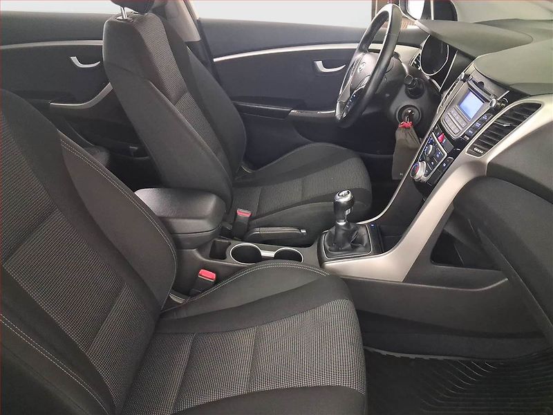 Hyundai i30 (2016) 1.6 GDI, ČR,1.maj, Tempomat - fotka 9 z 16