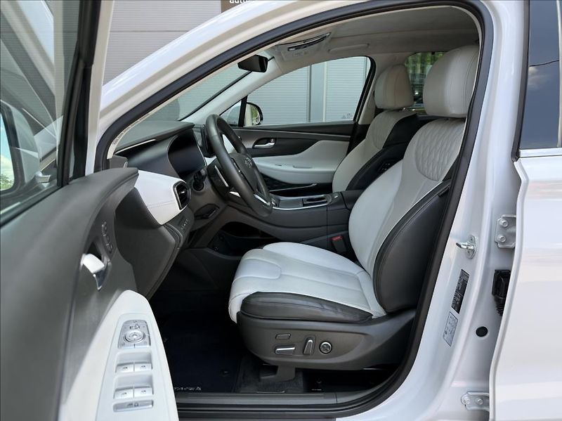 Hyundai Santa Fe 1,6 T HEV 4x4 AT 7M  Luxury - fotka 7 z 26