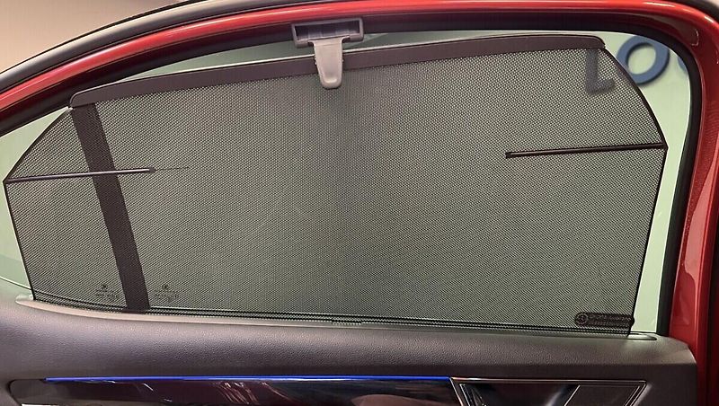Škoda Superb 2,0 TDI DSG Laurin & Klement - fotka 14 z 22