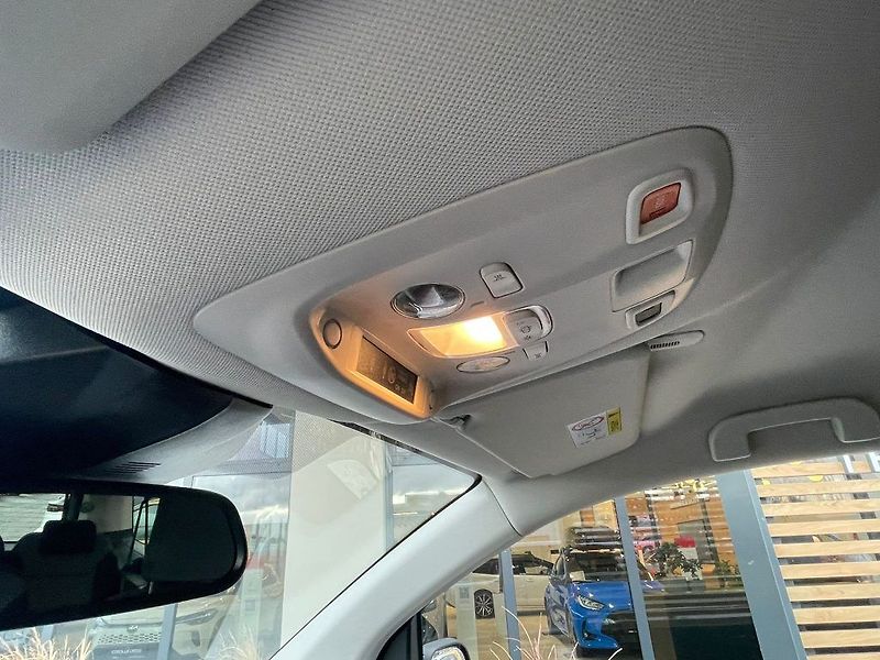 Toyota ProAce Verso EV L2 136HP 75 KWh Family 8S - fotka 23 z 28